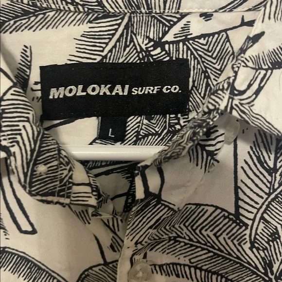 🌸 5 for $15) Mens white and navy palm tree print shirt - Picture 2 of 2